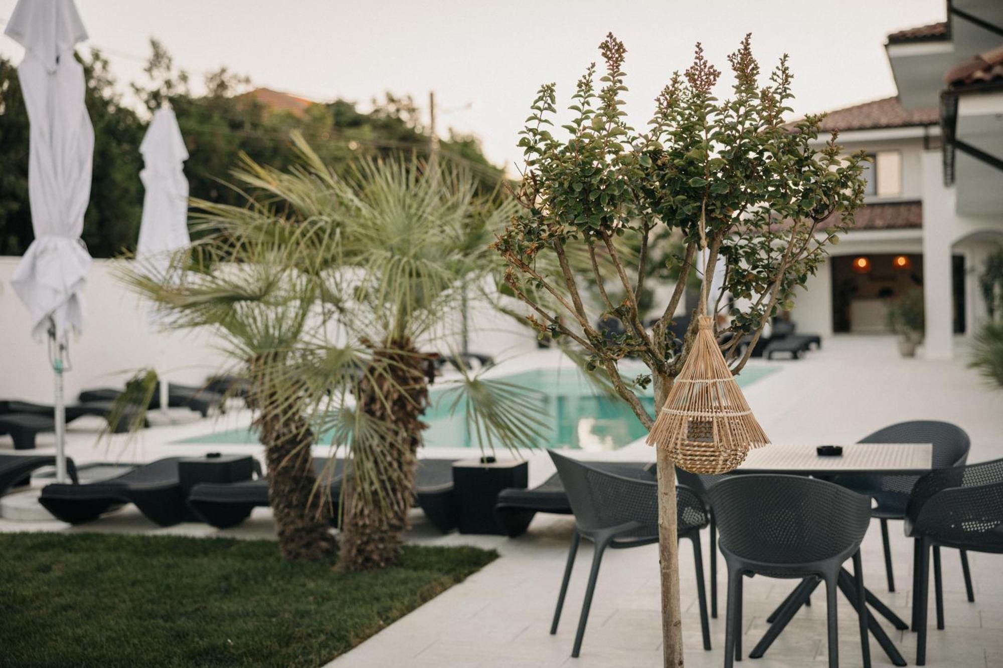 Luuma Hotel Două Mai Екстериор снимка