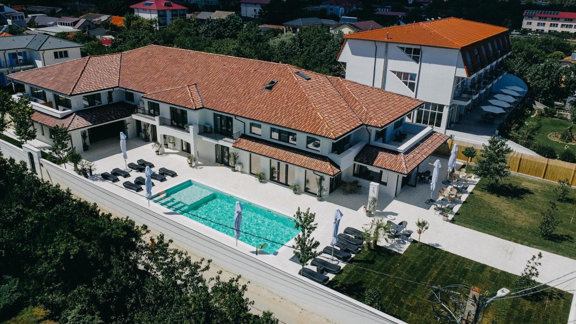 Luuma Hotel Două Mai Екстериор снимка