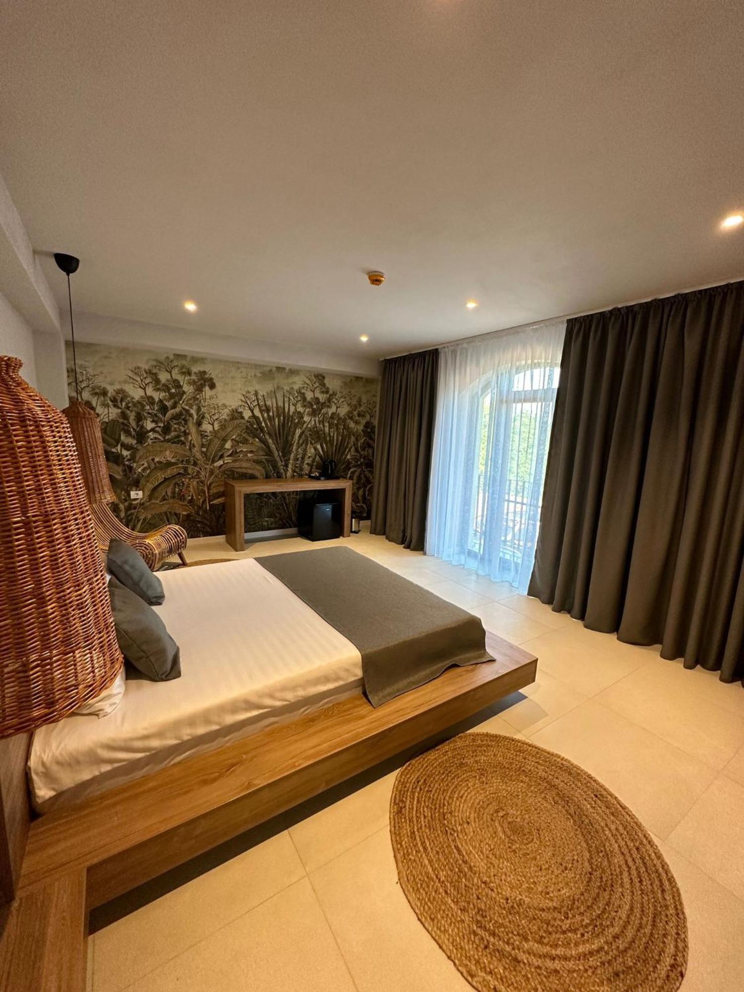 Luuma Hotel Două Mai Екстериор снимка