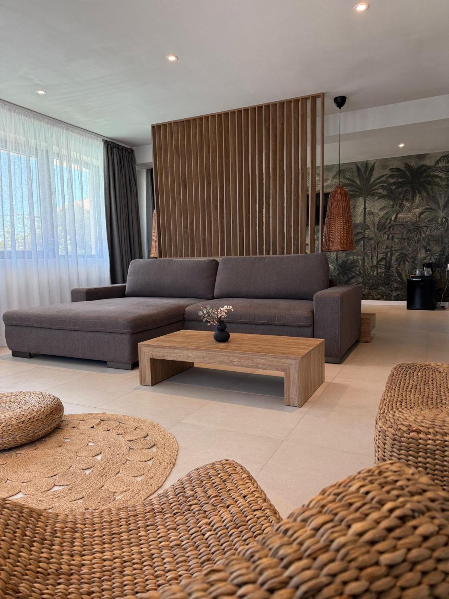 Luuma Hotel Două Mai Екстериор снимка
