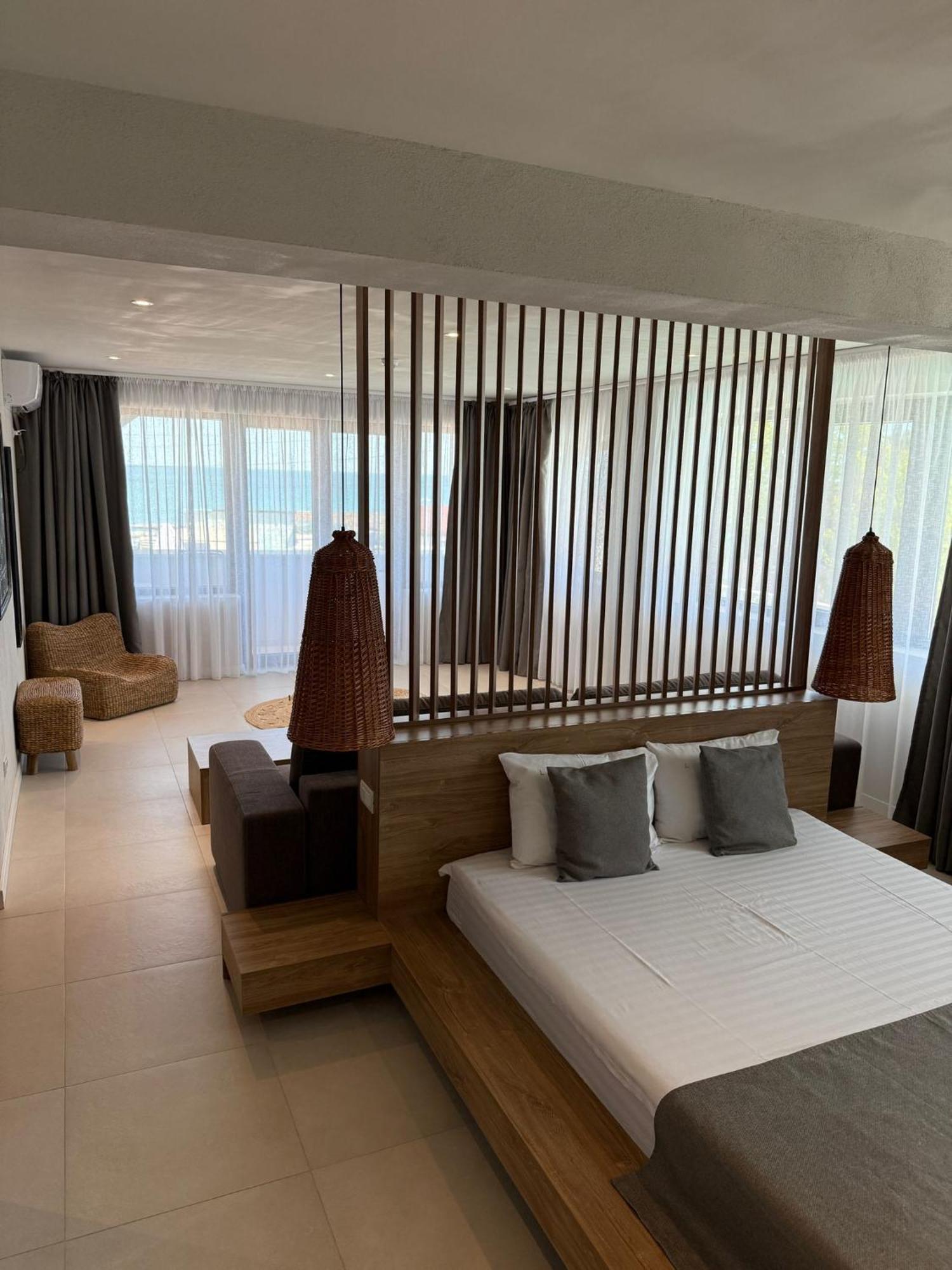 Luuma Hotel Două Mai Екстериор снимка