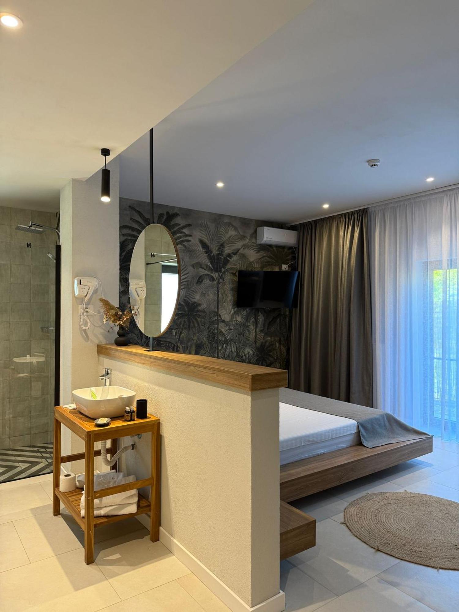Luuma Hotel Două Mai Екстериор снимка