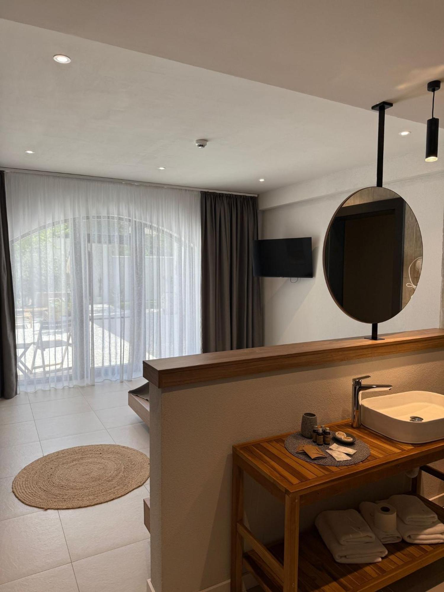 Luuma Hotel Două Mai Екстериор снимка