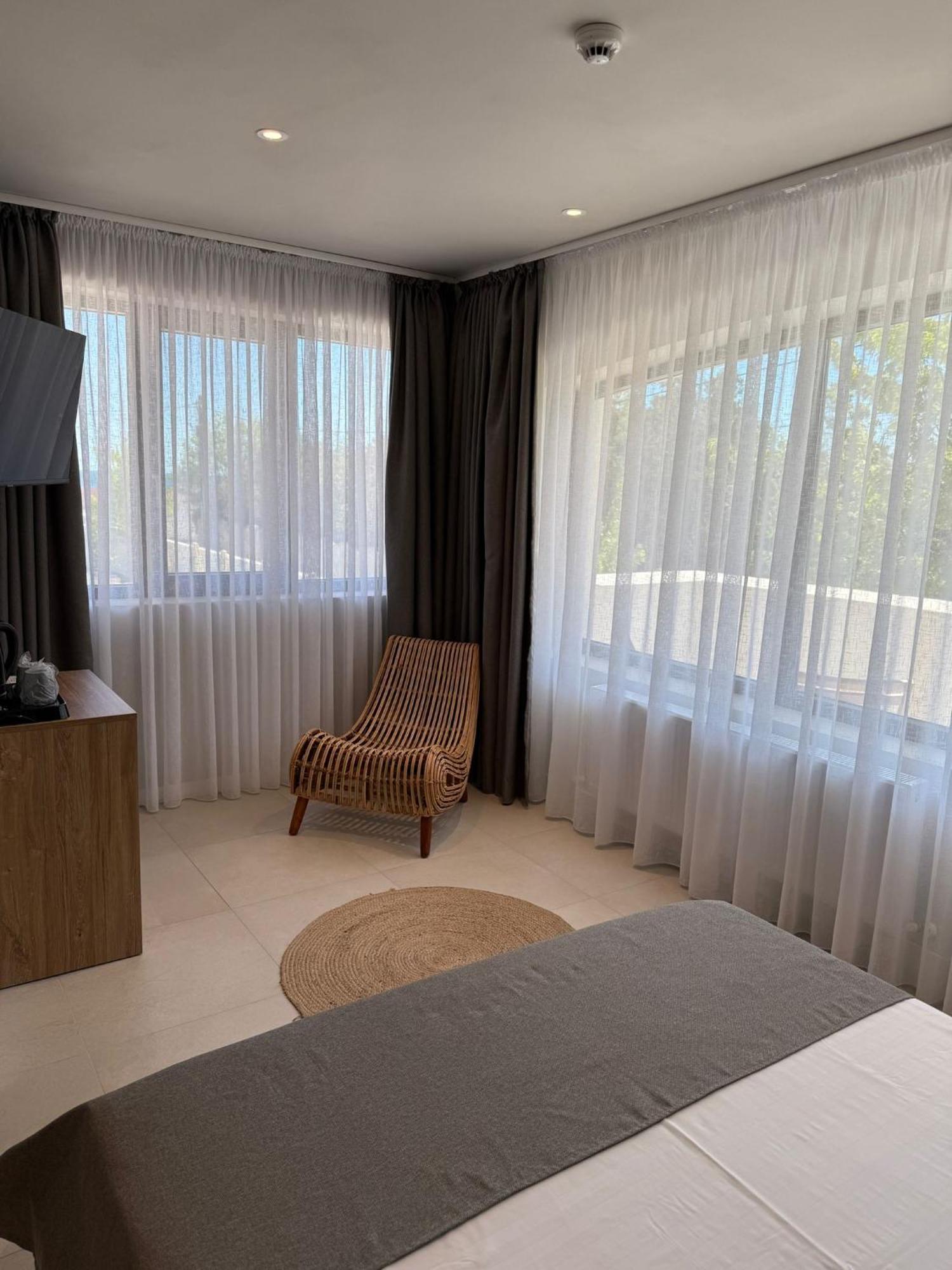 Luuma Hotel Două Mai Екстериор снимка